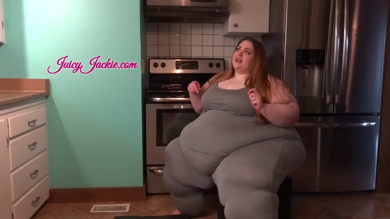 Ssbbwjuicyjackie Shows Her Massive Ass