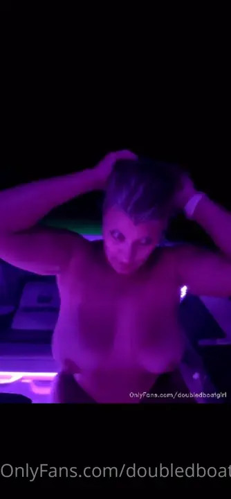 MILF Onlyneatbunny_Vip Shows Her Tits - ePornLeak