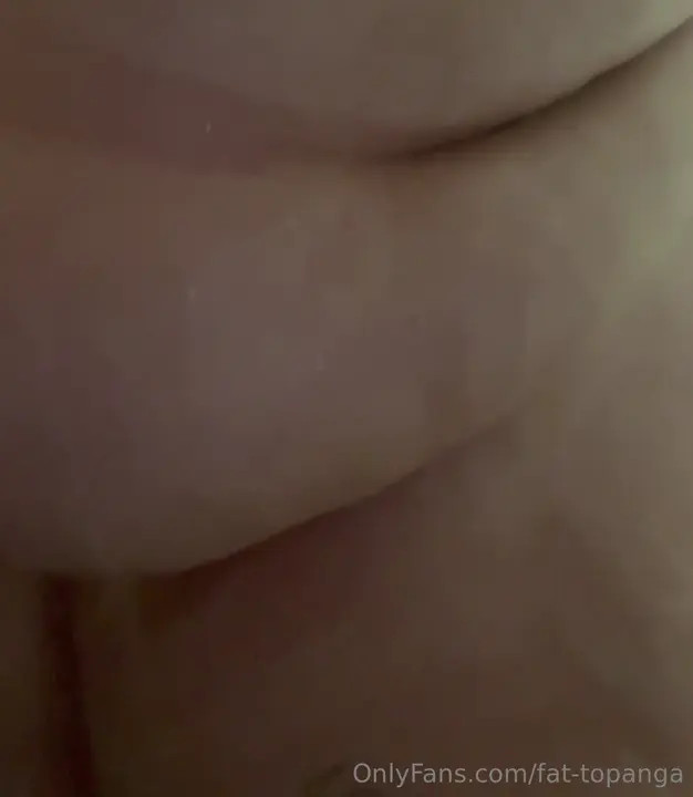 Gives A Sneak Peek While Taking A Shower - ePornLeak