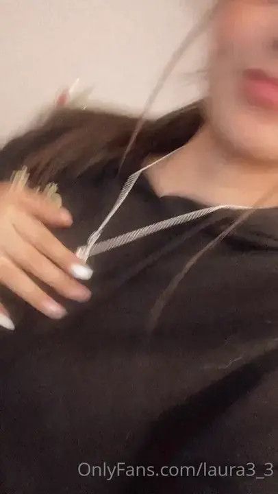 Lauravipx Lets Her Tits Out From Hoodie