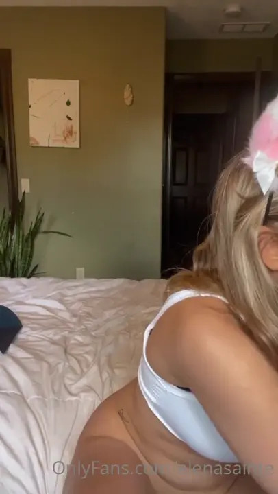 How Elenasainte Spends Her Private Time