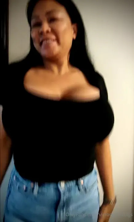 Victoria34Dblgs's Big Tits Bouncing Like A Ball
