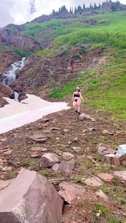 Twerking Her Ass In A Hiking Tease