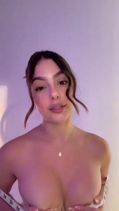 Iris Rodriguez Pussy Masturbation With Her Fingers