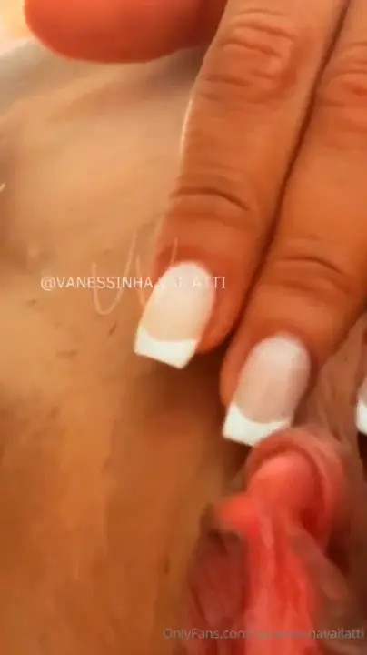 Vanessinha Vailatti Rubs Pussy Close Up
