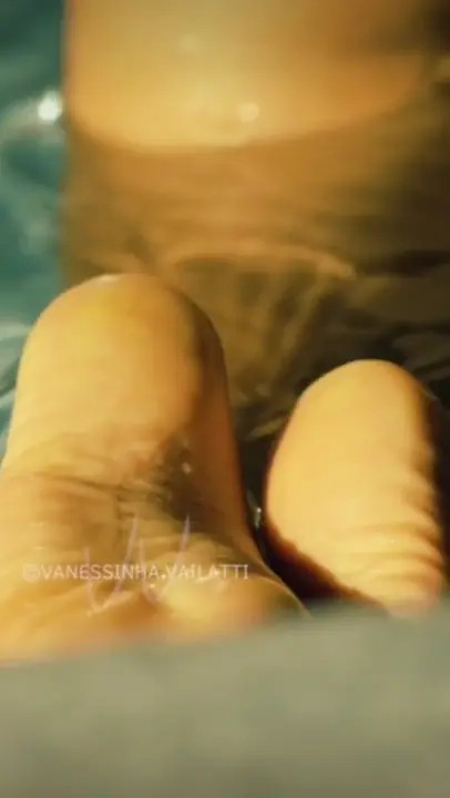 Vanessinha Vailatti Gets Her Pussy Soaked