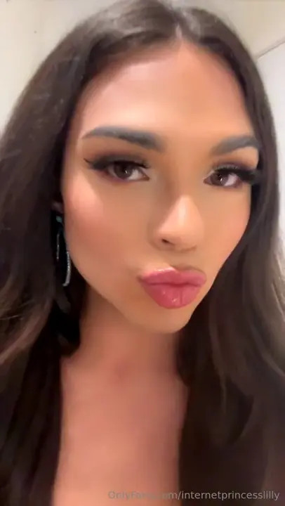 Internetprincesslilly's Playful Tease
