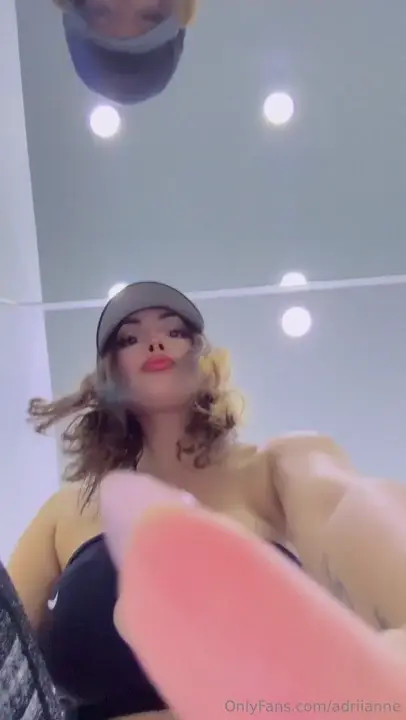 Adriianne Looking Sexy In Tight Pants - ePornLeak