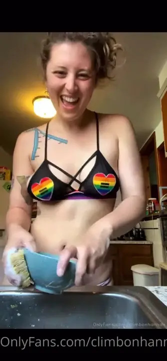 Climbonhannah's Bouncy Tits While Washing Dishes
