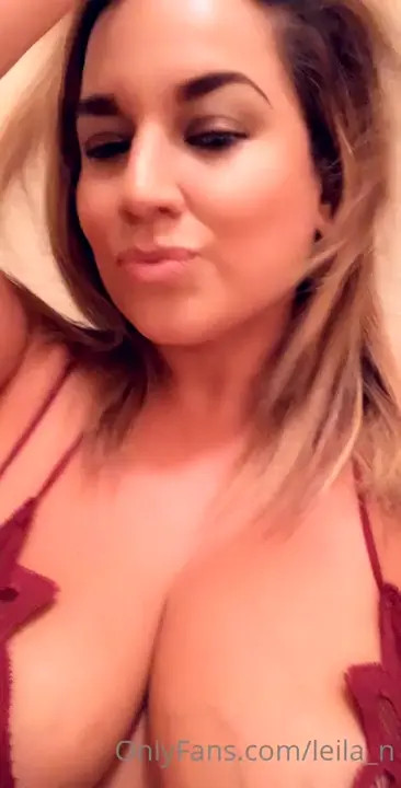 Leila_N Showing Off Her Cleavage To Tease