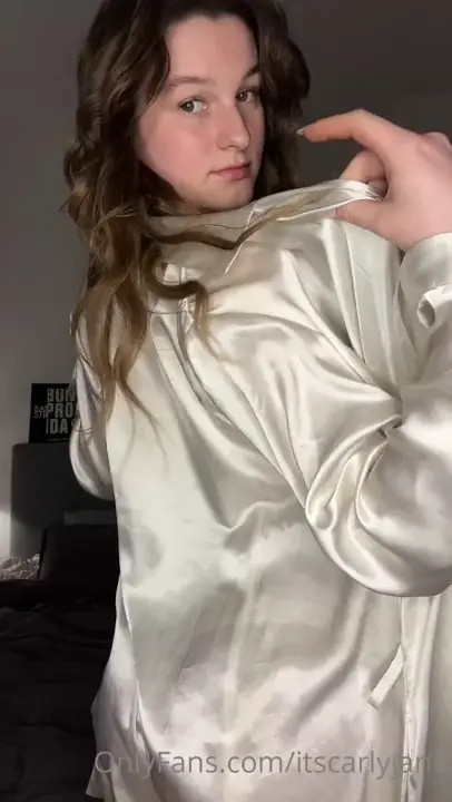 Carly Jane Gets Naked And Plays With Her Pussy - ePornLeak