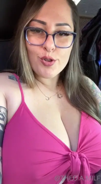 Inkedmamii Rubbing Her Pussy