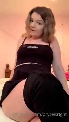 Pryceisright Twerking And Sucking A Dildo