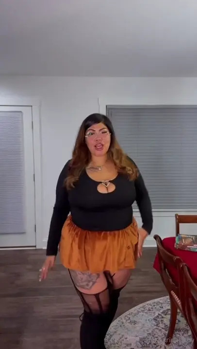 Hereisrinababy Flaunting Her Huge Ass