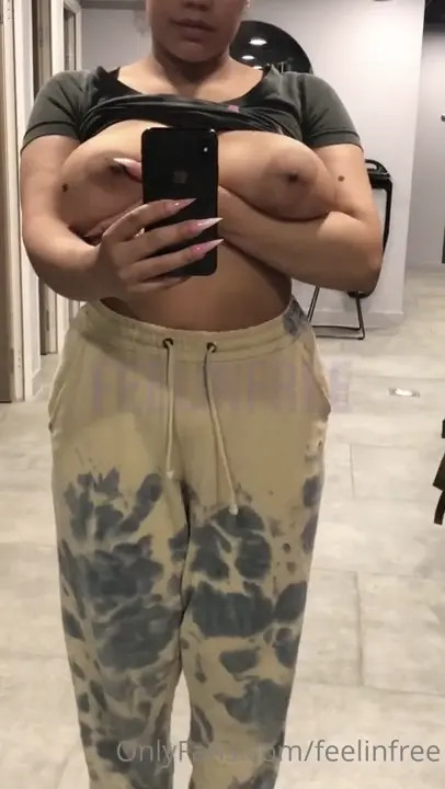 Feelinfree Exposing Her Boobs Before Shower