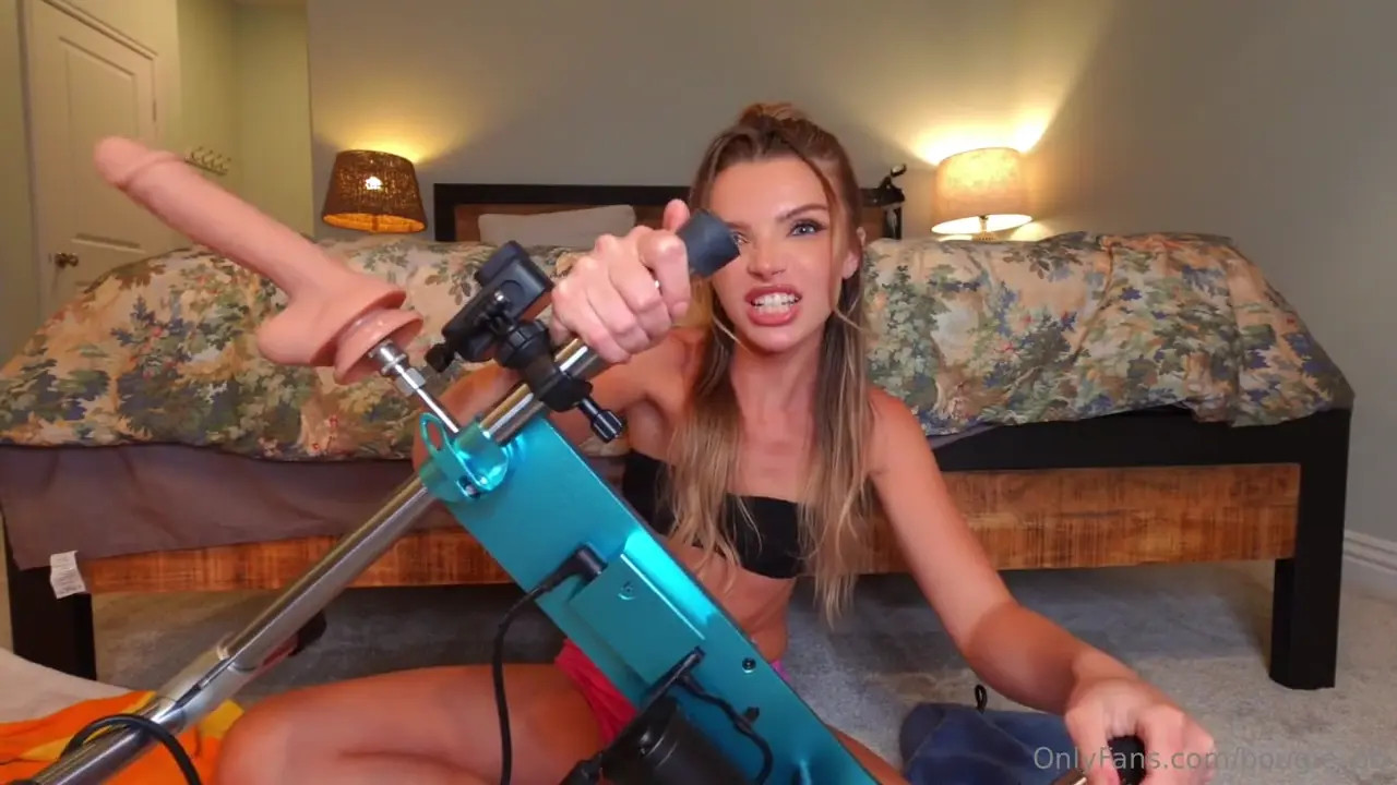 Bougie_Bb Trying Her New Sex Machine - ePornLeak