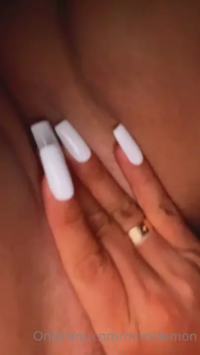 Opening Up Mimidemon's Pussy