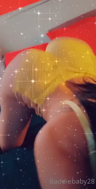 Baddiebaby28 Arches Her Back And Flaunts Butt