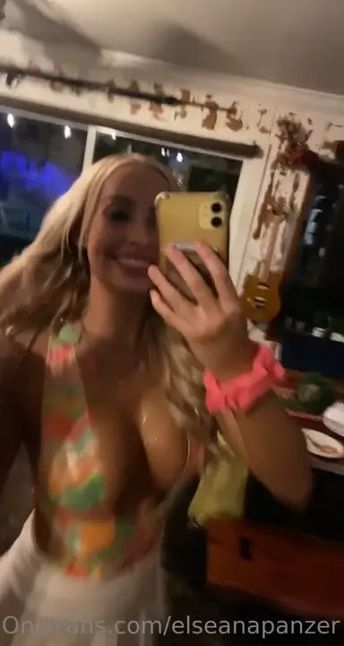 Elseana Looking Sexy With Cleavage Out - ePornLeak