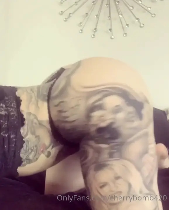 Cherrybomb420 Twerking Her Juicy Ass