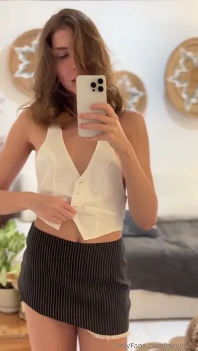 Ronyrock's Quick Little Striptease