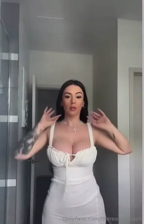 Therealgapeach's Tits Looks Bigger In Her Dress
