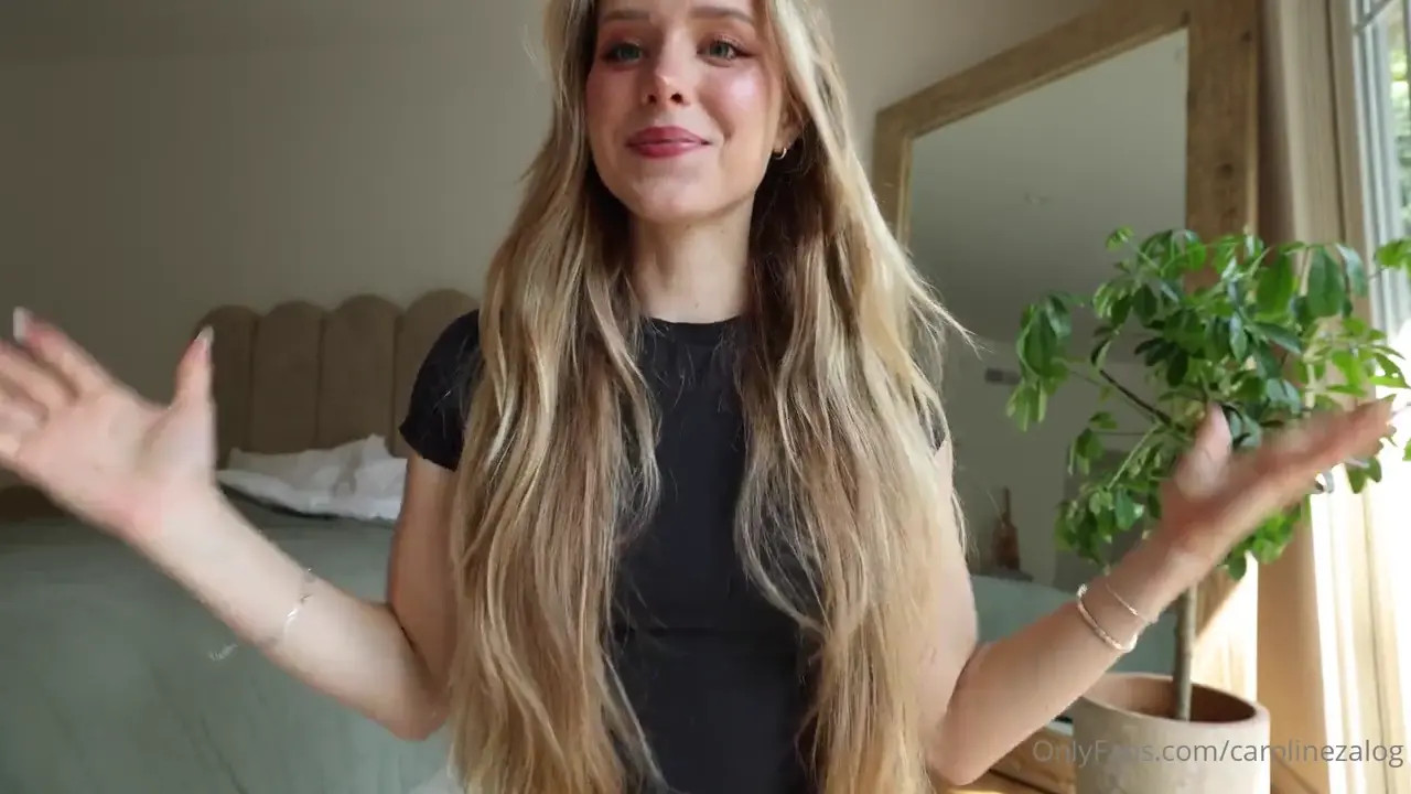 Caroline Zalog Shows Off Ass In Tights Showcase