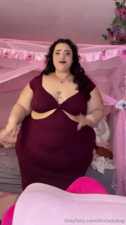 Thicladybug Looks Sexy In Her Red Tight Dress