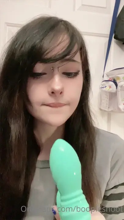 Booplesnoot Uses Dildo for BJ Practice