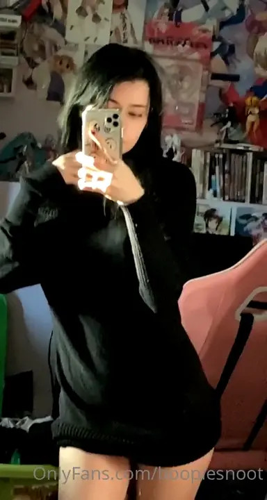 Booplesnoot Pulls Up Her Top For Some Tease