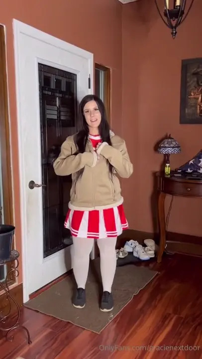 Cheerleader Gracienextdoor Gives A Blowjob