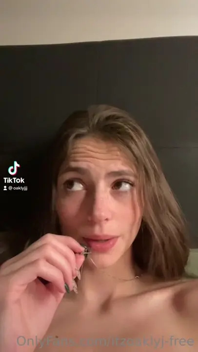 Quick Peek At Oakly Johnson's Nips - ePornLeak