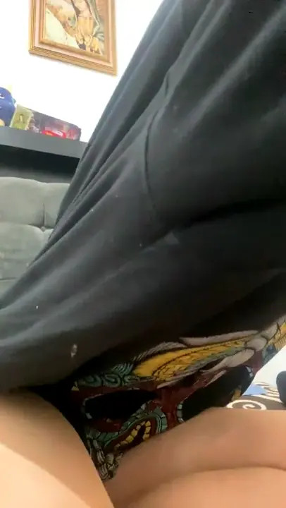 Bellacuentos Teases And Strips In Stream