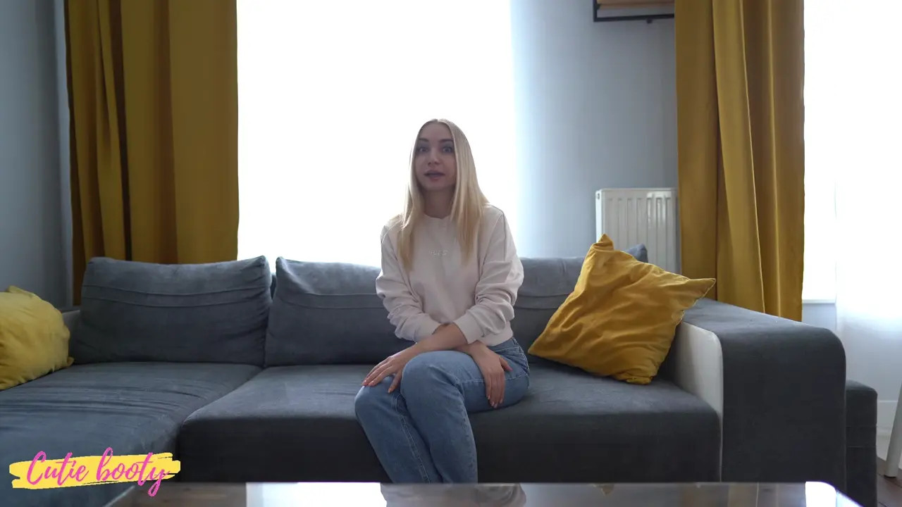 Cutiebooty Loves Getting Fucked On The Couch