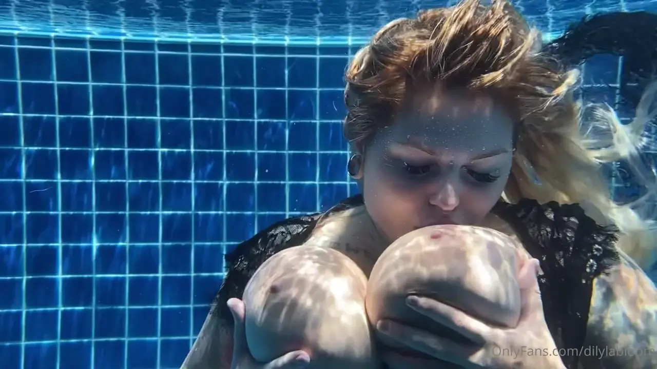 Dilylabloom's Underwater Masturbation