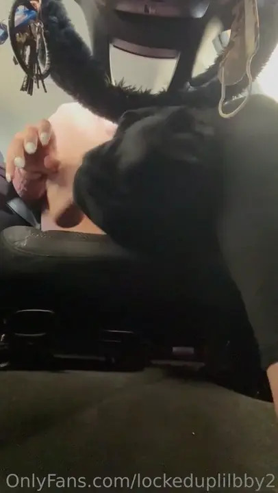 Itzgrippytv Squirts In The Car