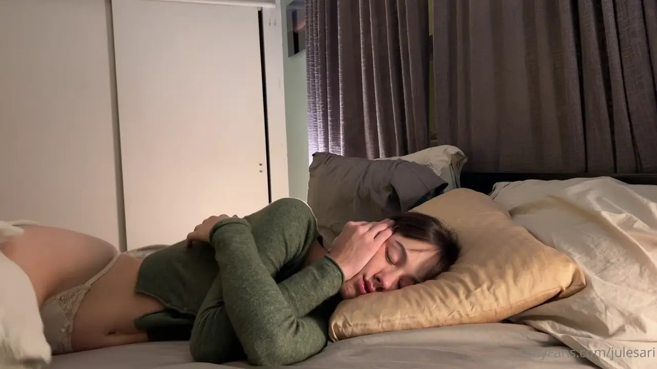 Jules Ari Takes Cock First Thing In The Morning