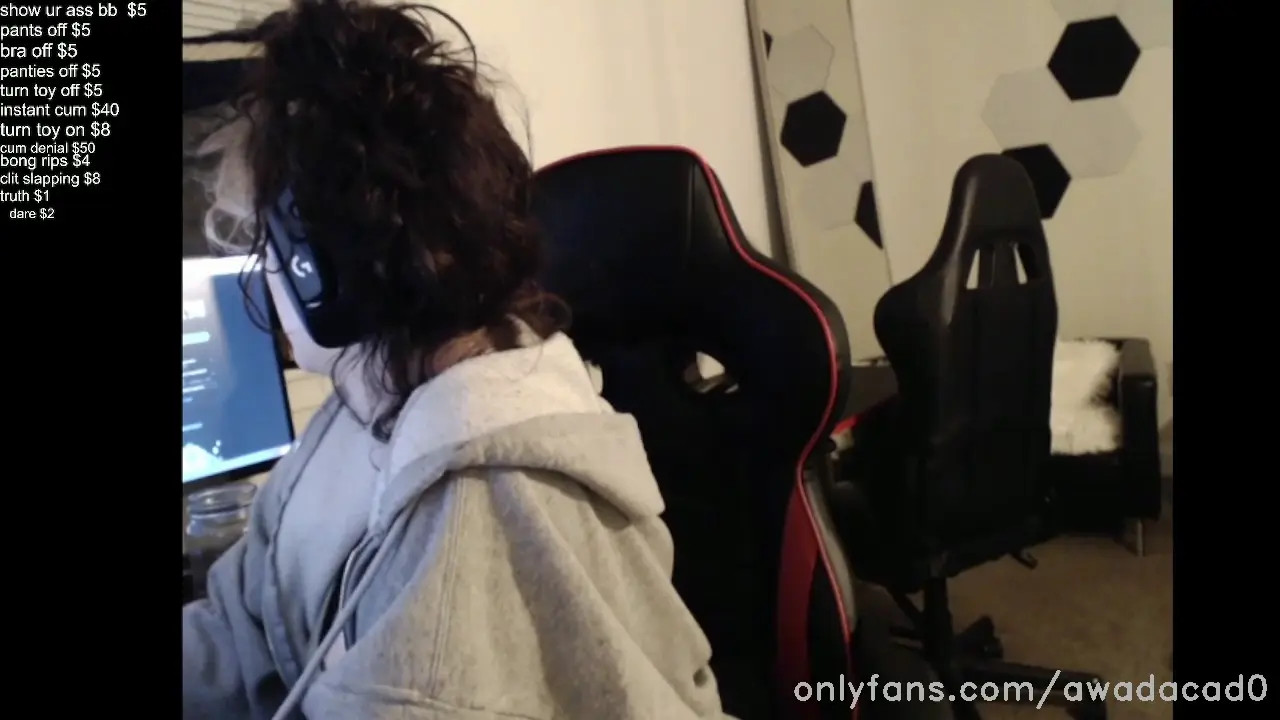 Awadacad0 Strips And Masturbates Live
