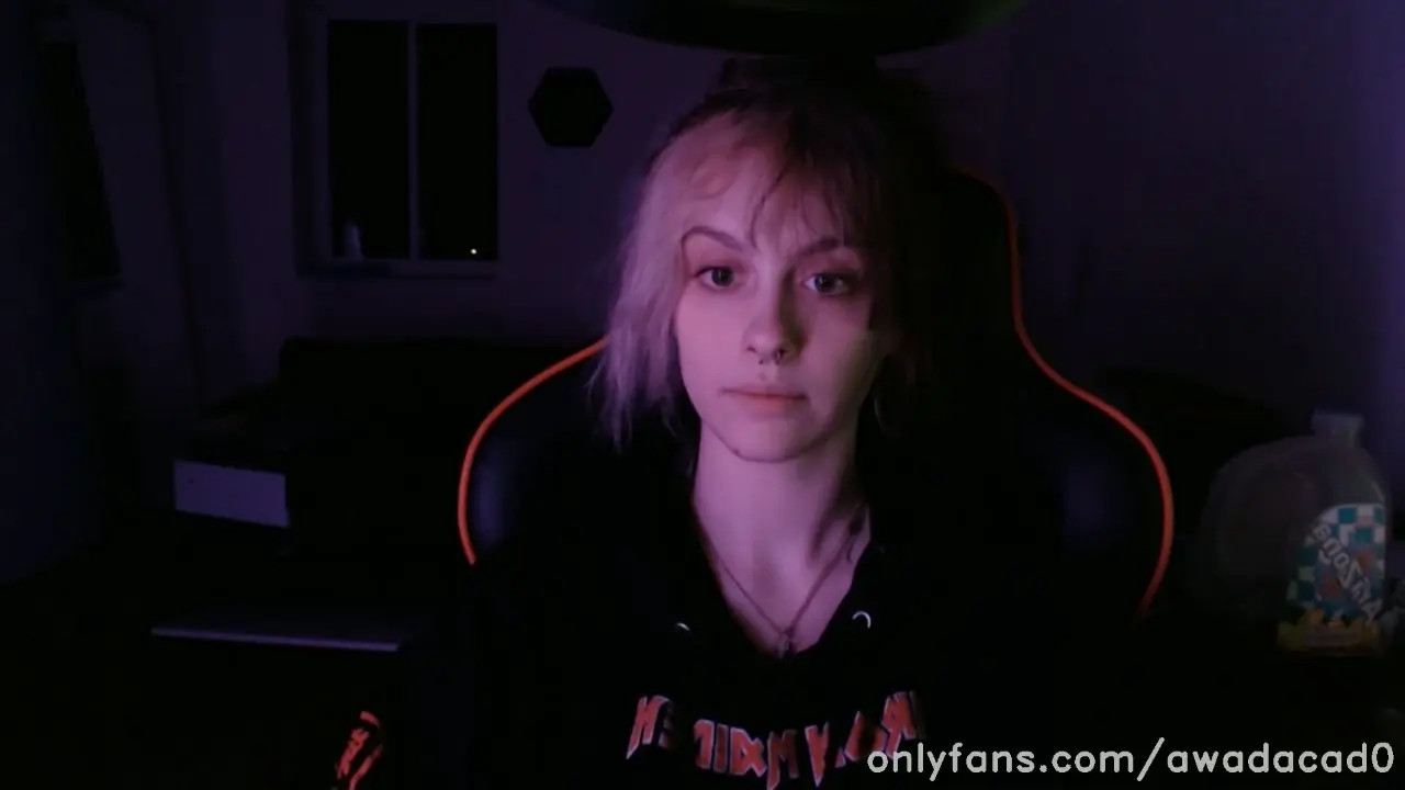 Awadacad0 Strips Live And Uses Vibrator