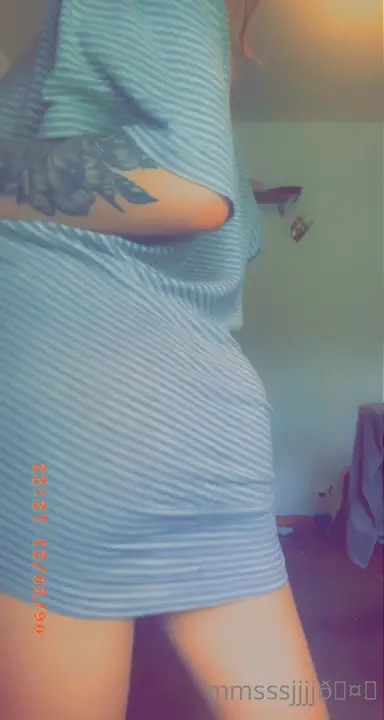 Staywildraw Flashes Her White Ass