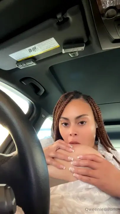 Qweeniesw0Rld Sucking Her Own Nips