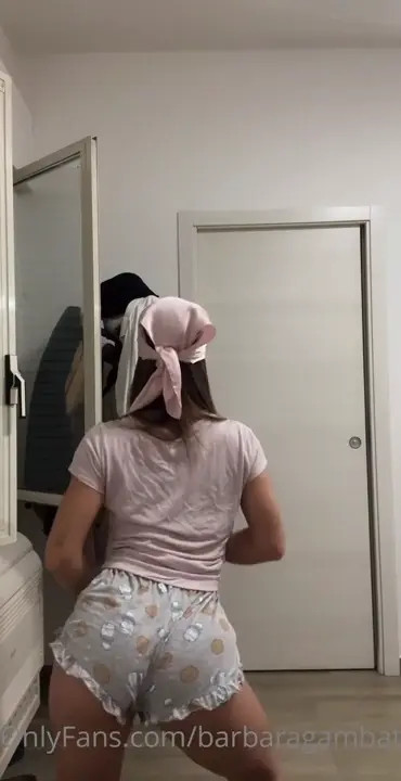 Barbaragambatesa's Sexy Twerk Showcase - ePornLeak