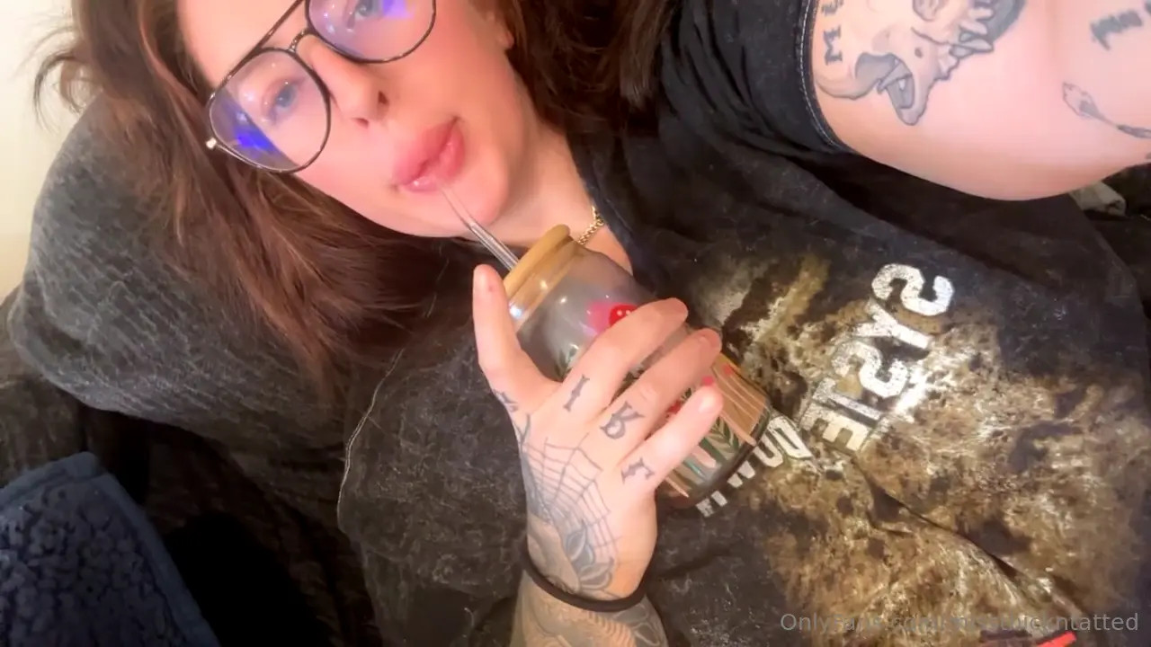 Missthickntatted Displays Her Pussy On Cam - ePornLeak