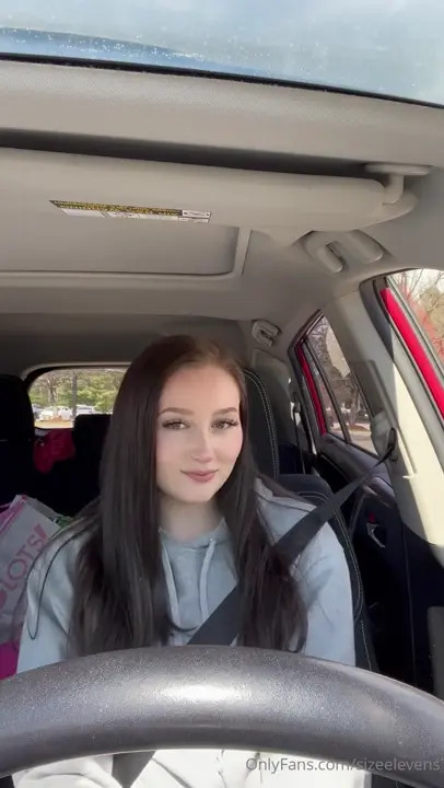 Sizeelevens Licks Her Soles In The Car