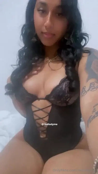 Indiadyme Flaunts Her Cleavage In Lingerie