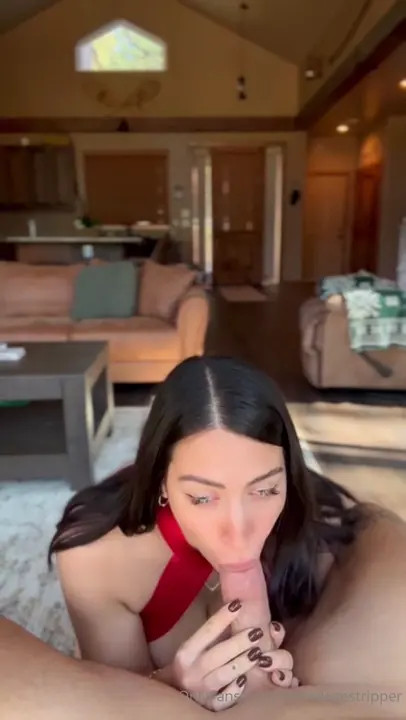 Mia Monroe’s Living Room Sex Session - ePornLeak