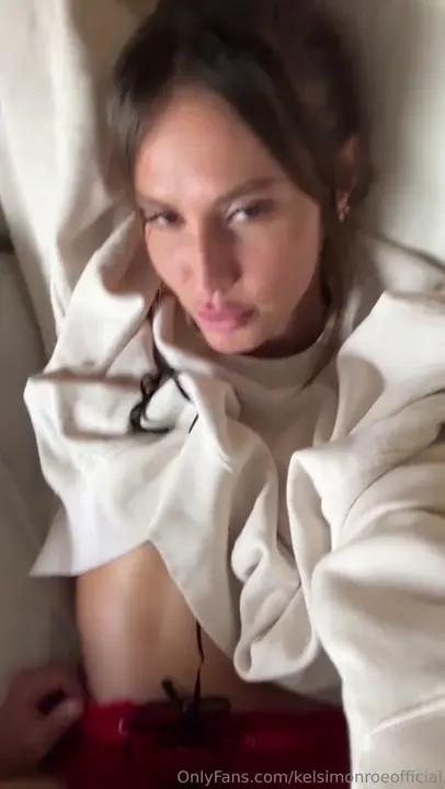 Kelsi's Early Christmas Sextape - ePornLeak