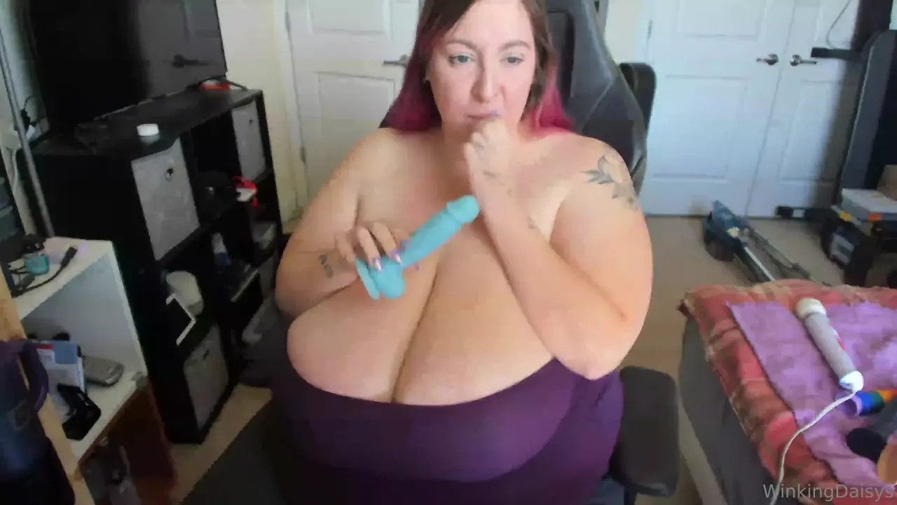 Winkingdaisys Gives A Sloppy BJ On Her Dildo