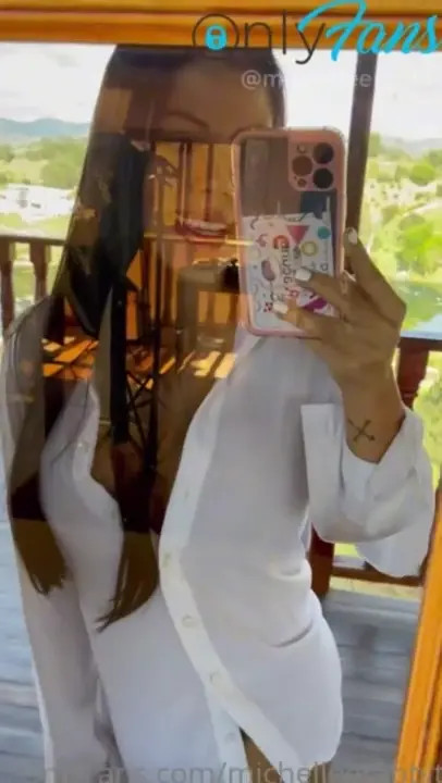 Michelle Rabbit And Steffy Moreno In Lesbian Fingering Fun