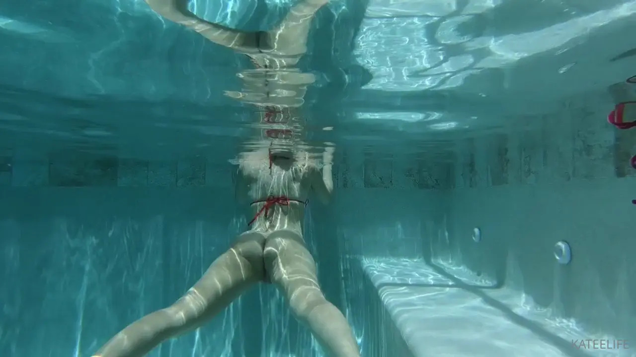 Kateelife Swims With Bare Ass In The Pool